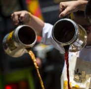 港式奶茶、臺灣檜木、臺灣高山茶……地道港餐
