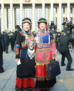 民族之美誰(shuí)來(lái)傳承?傳統(tǒng)紡織服裝文化期待更多